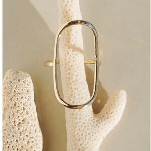 Elegant Gold Oval Ring